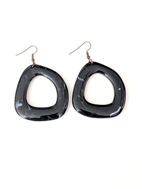 Abstract resin hoop earrings